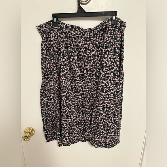 Maurice’s floral button front skirt, size 18w - Picture 3 of 5